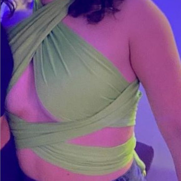 Princess Polly wrap top in green. Size 8. - Picture 4 of 4
